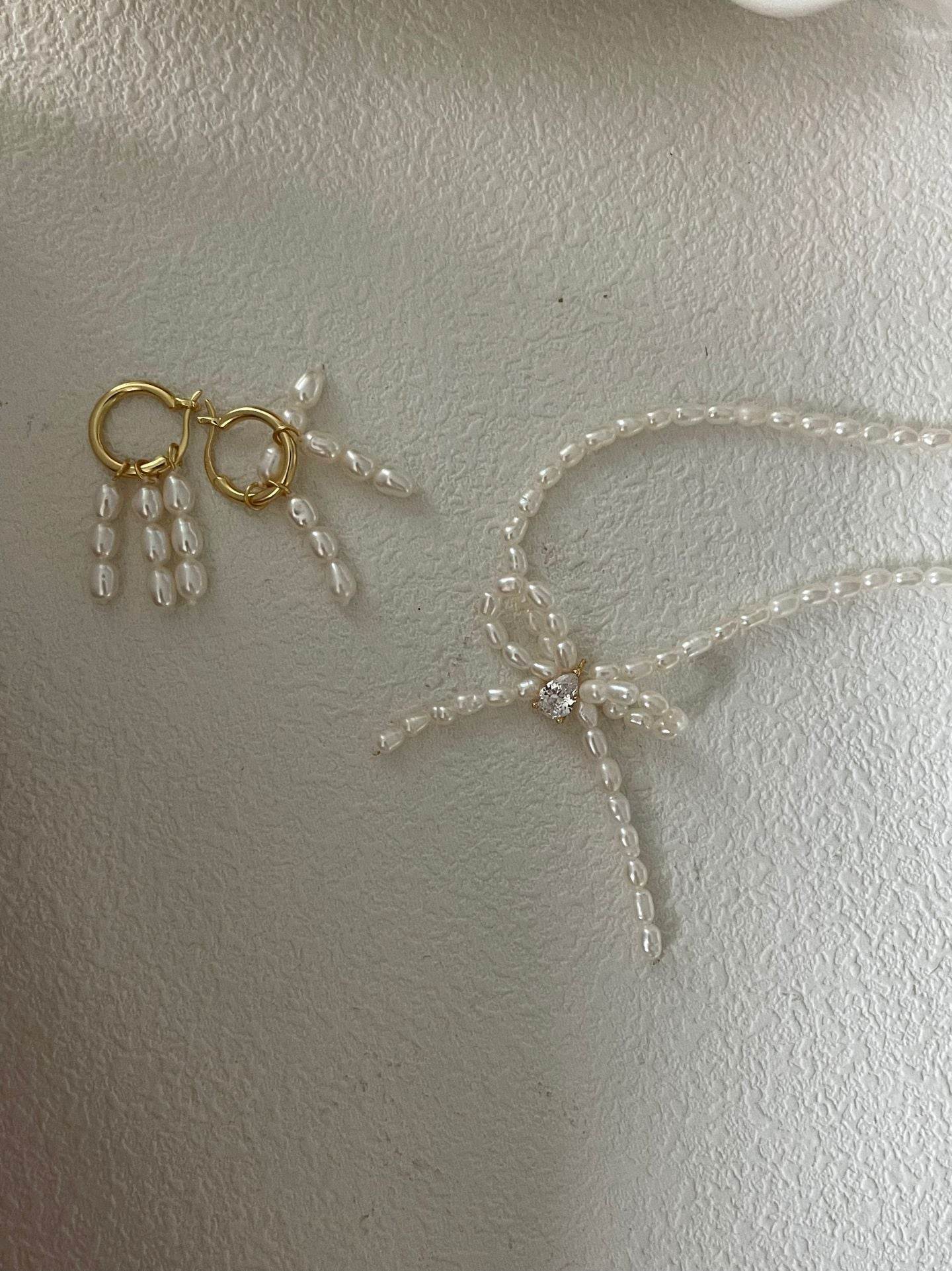 Petite Pearl Bow Necklace - SOLIS