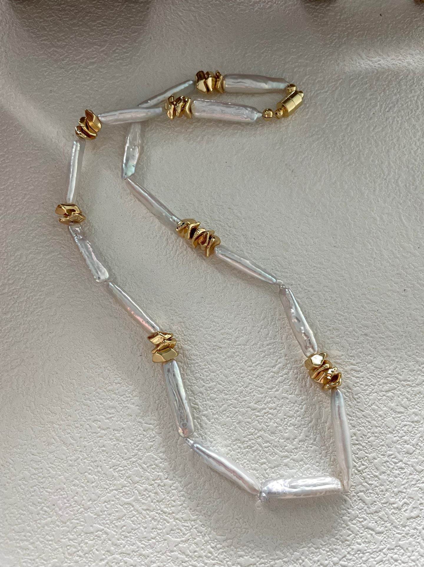 Sculpted Rhythm – Baroque Pearl & Gold Necklace - SOLIS