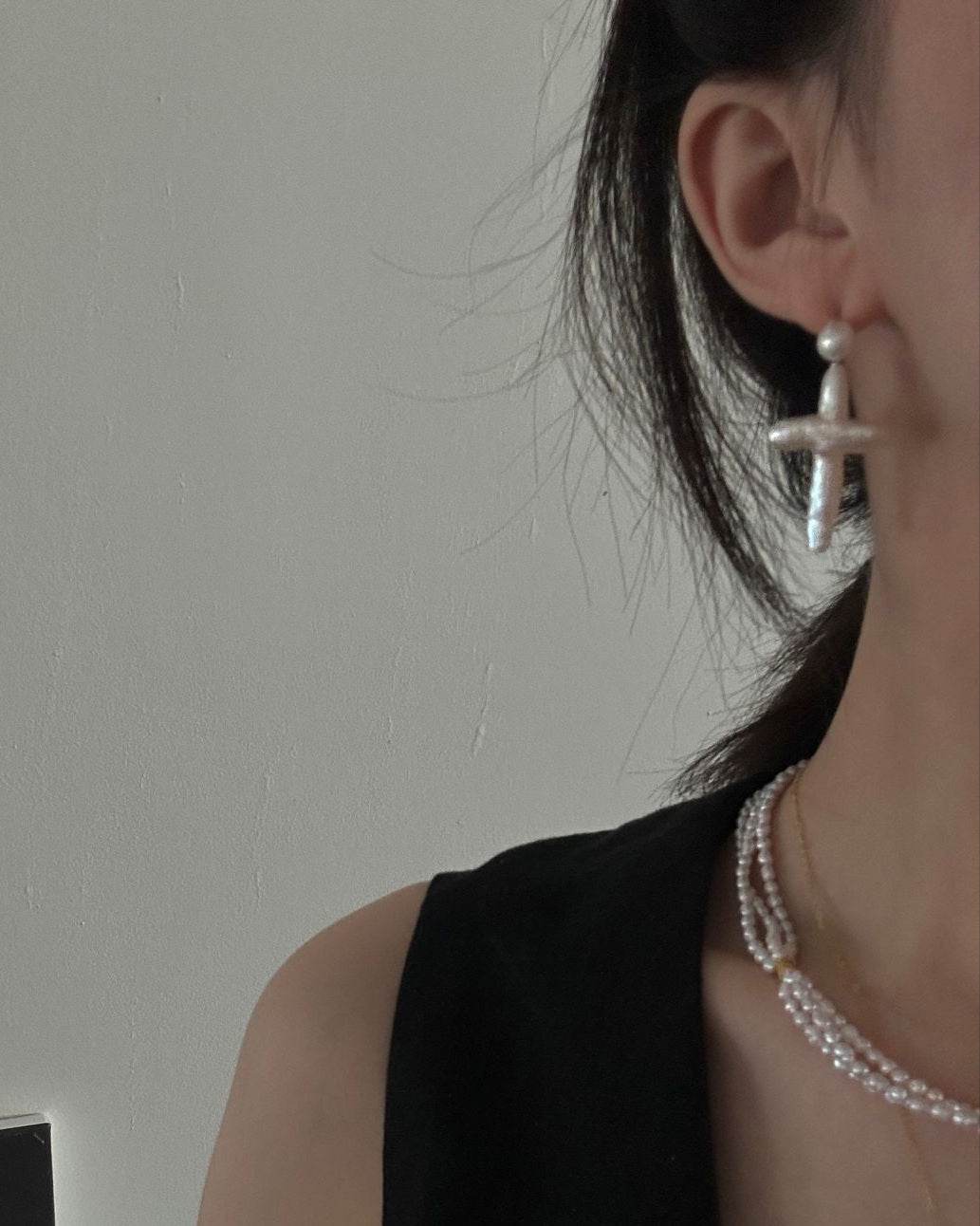Baroque Cross Pearl Earrings - SOLIS