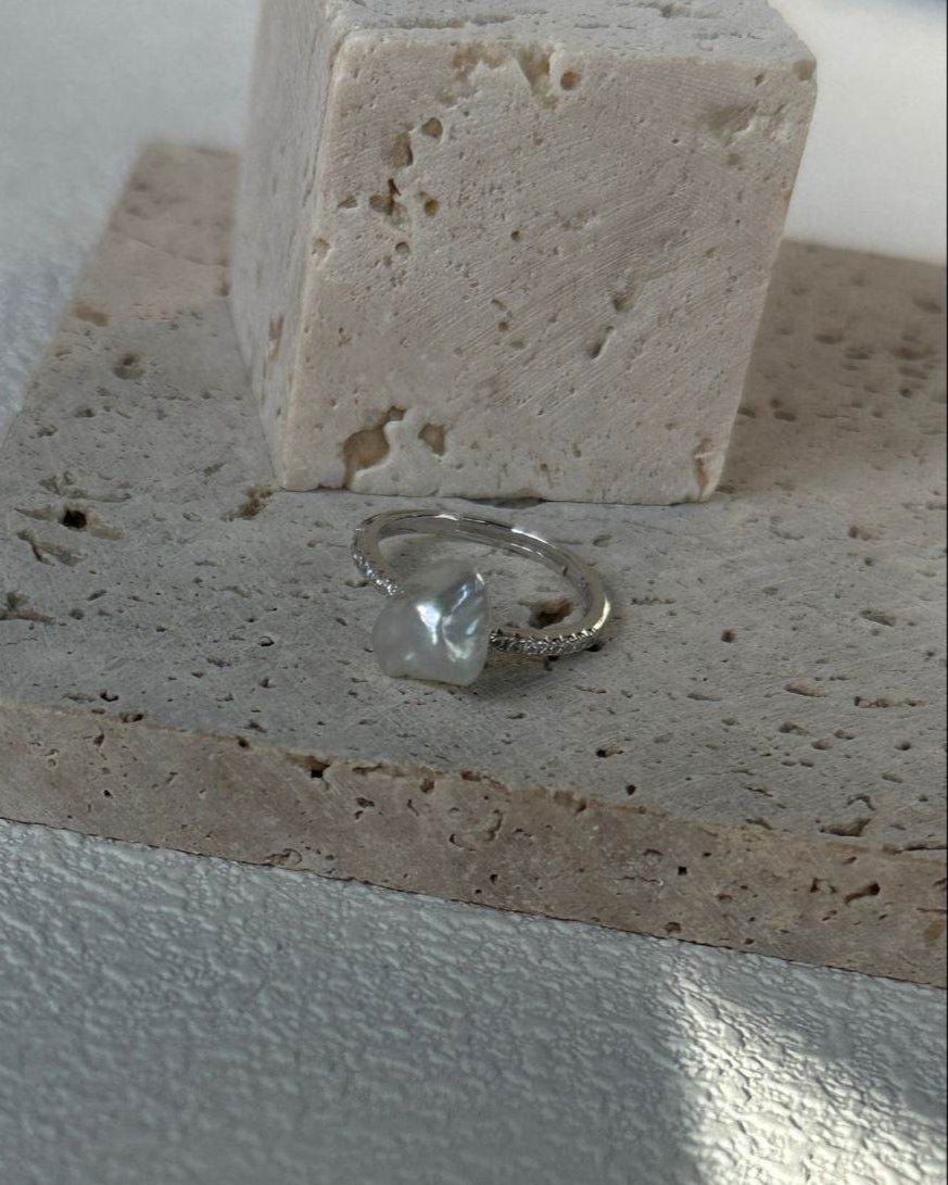 Gleam · Iridescent Pearl Ring – Silver - SOLIS