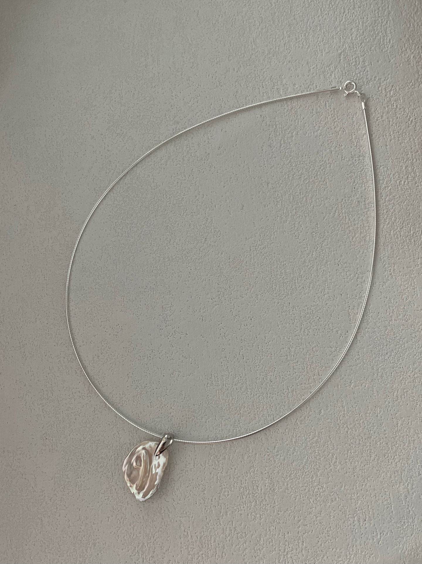 Diana Choker Necklace with Natural Petal Pearl Pendant - SOLIS