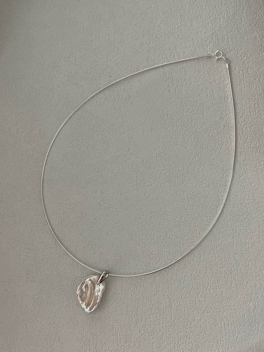 Diana Choker Necklace with Natural Petal Pearl Pendant - SOLIS