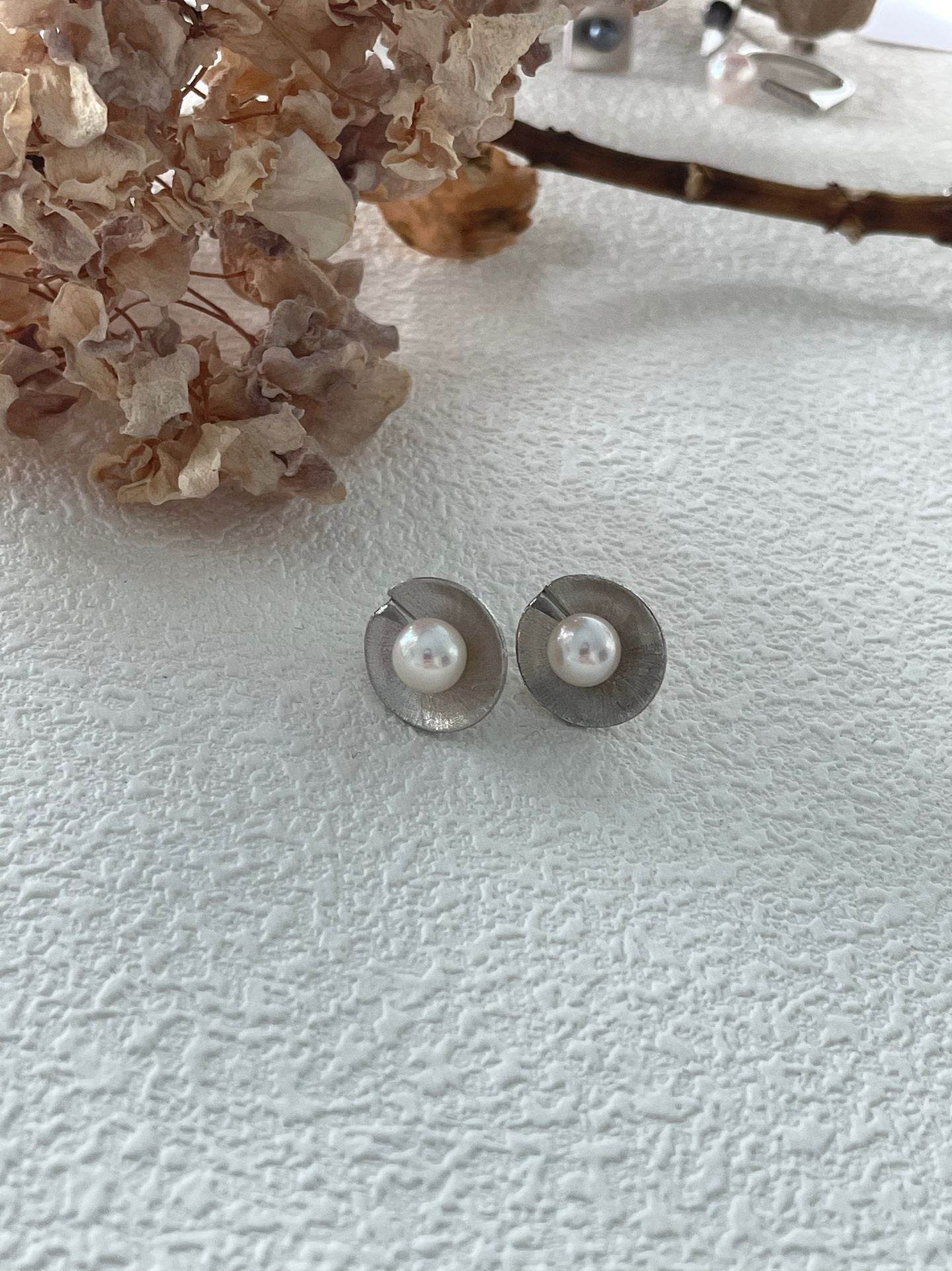 Shell Pearl Stud Earrings (Pair) - SOLIS
