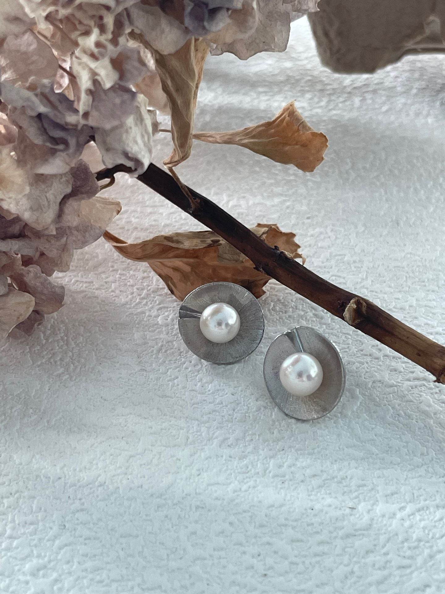 Shell Pearl Stud Earrings (Pair) - SOLIS