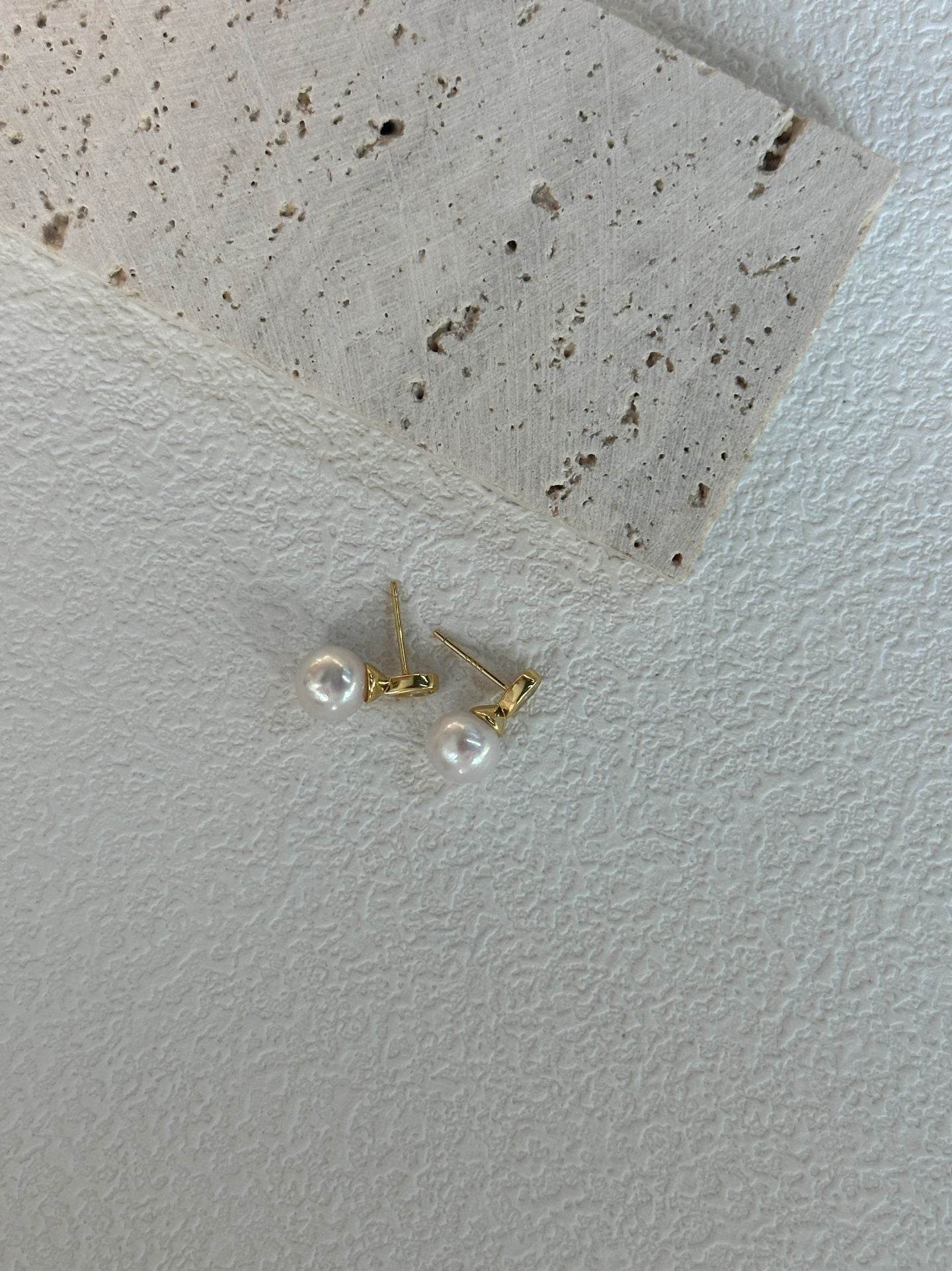 “Little Bottle” Pearl Stud Earrings - SOLIS