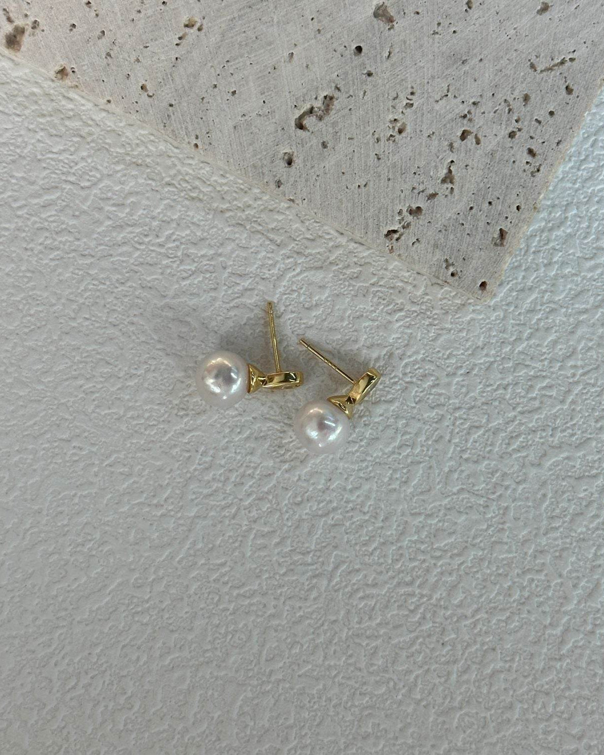 “Little Bottle” Pearl Stud Earrings - SOLIS