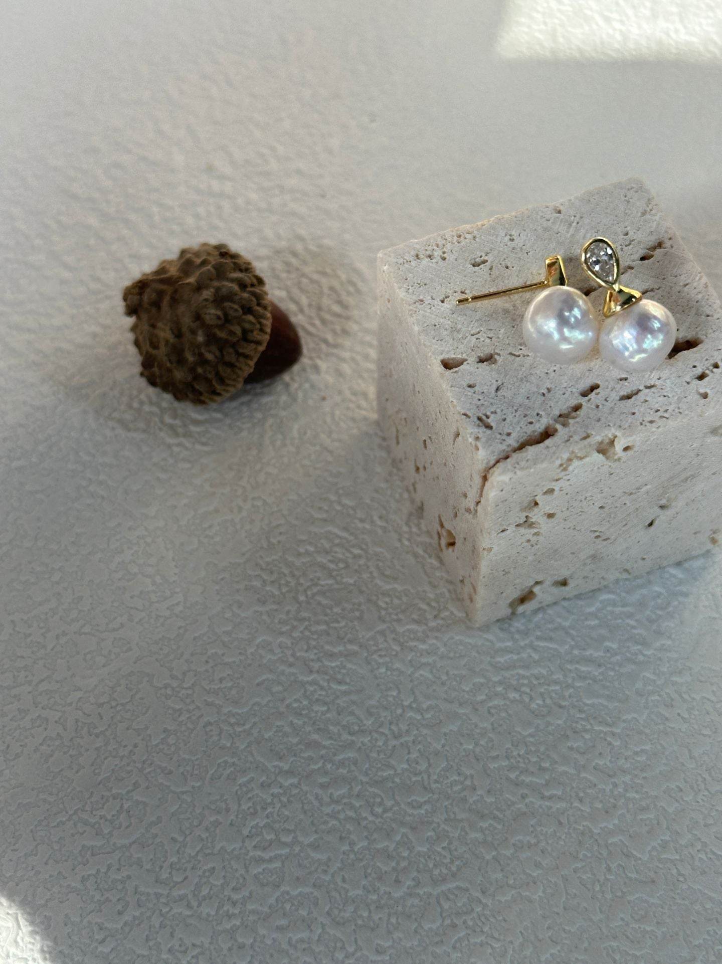 “Little Bottle” Pearl Stud Earrings - SOLIS