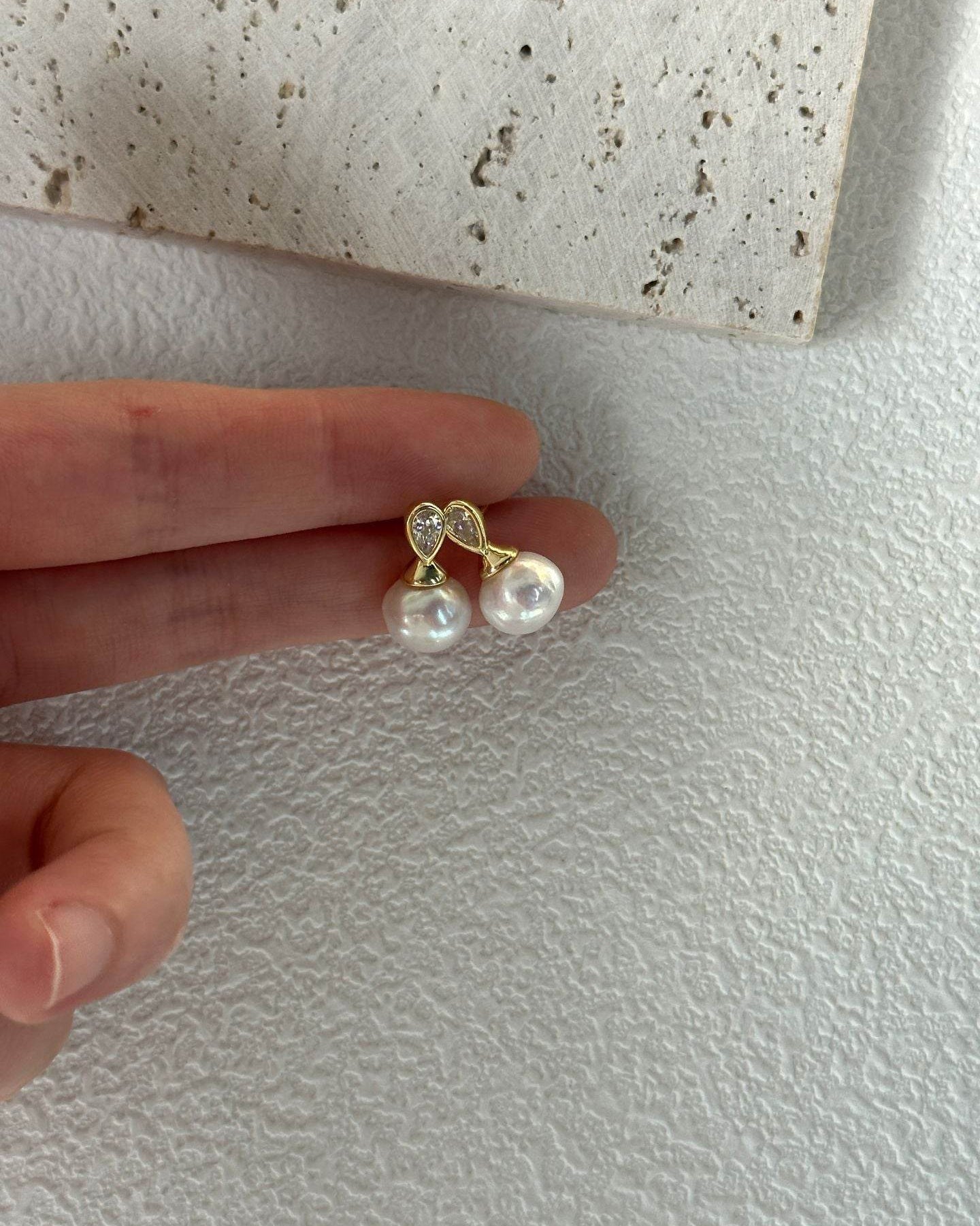 “Little Bottle” Pearl Stud Earrings - SOLIS