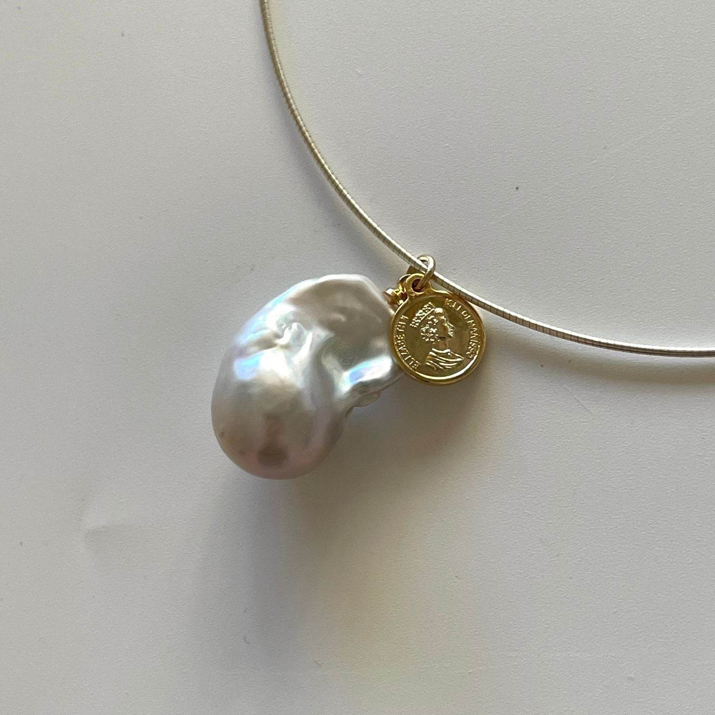 Sculpted Grace — The Baroque Coin Pendant Collar - SOLIS