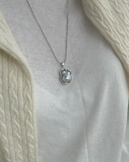 Pearl necklace on a plain background