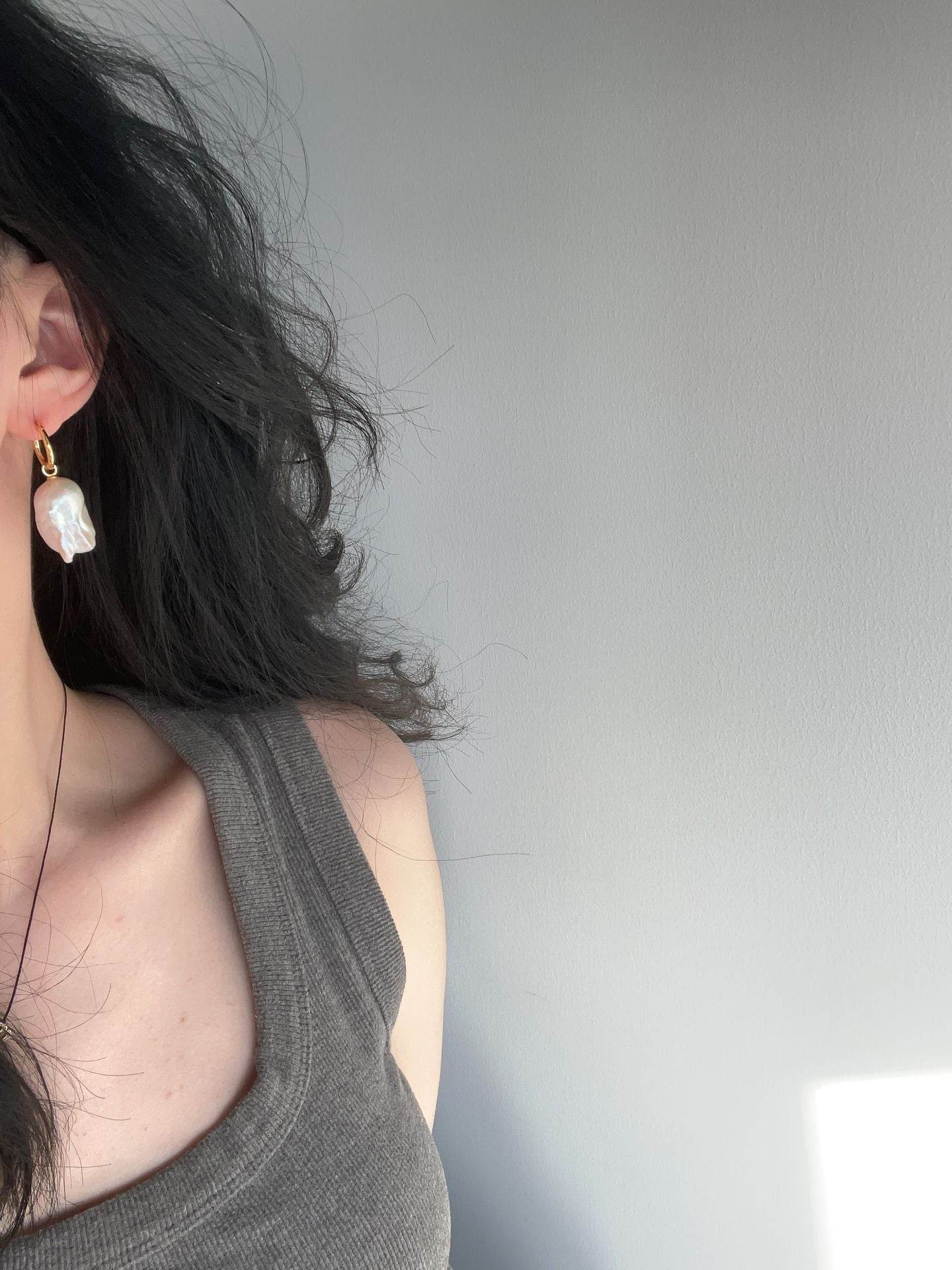 The Effortless Statement – Baroque Pearl Drop Earrings - SOLIS
