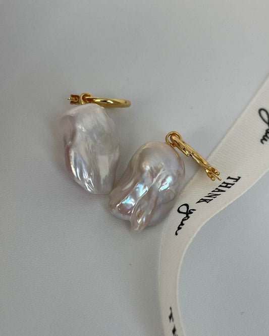 The Effortless Statement – Baroque Pearl Drop Earrings - SOLIS