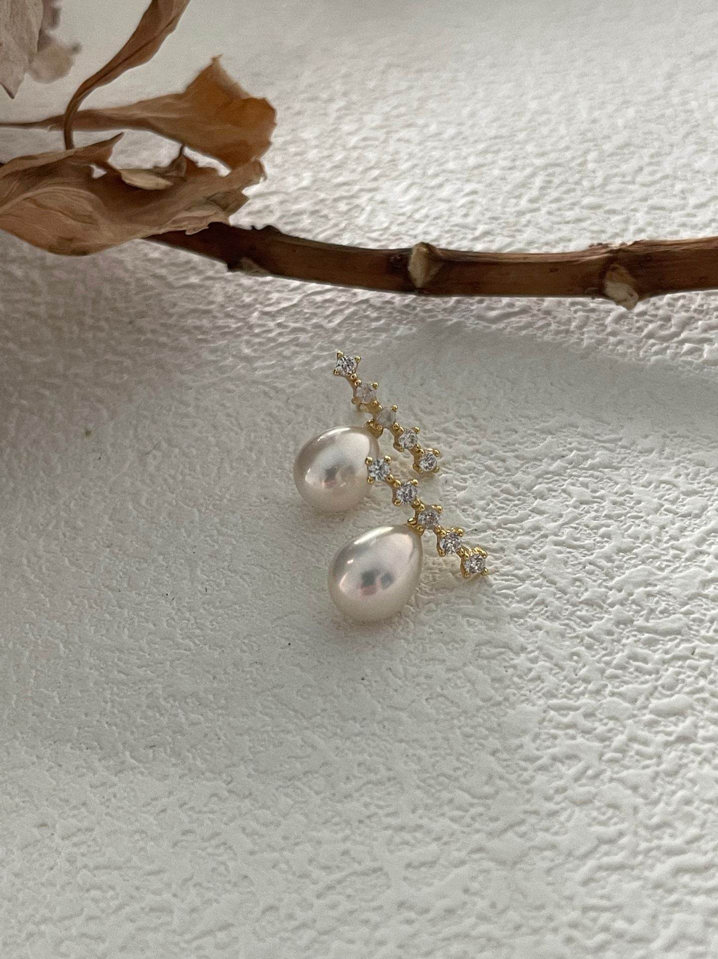 Gleamline · Pearl & Zircon Bar Studs — Small-Batch Luxury You’ll Wear Every Day - SOLIS