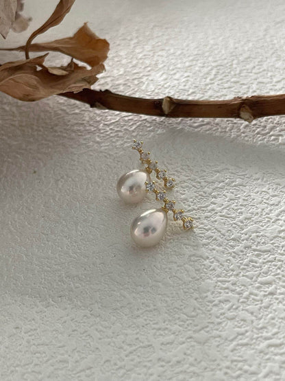 Gleamline · Pearl & Zircon Bar Studs — Small-Batch Luxury You’ll Wear Every Day - SOLIS