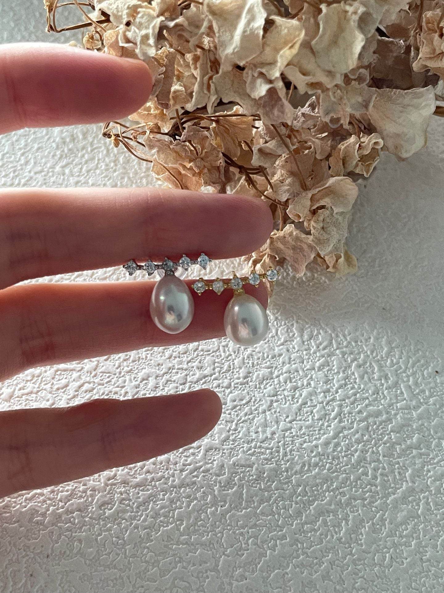 Gleamline · Pearl & Zircon Bar Studs — Small-Batch Luxury You’ll Wear Every Day - SOLIS
