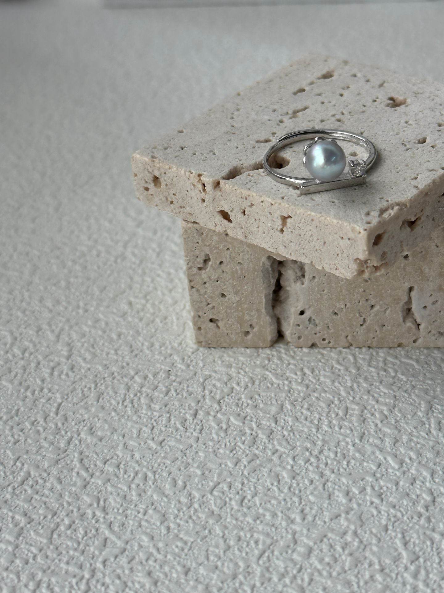 Minimal Sugar Cube Ring - SOLIS