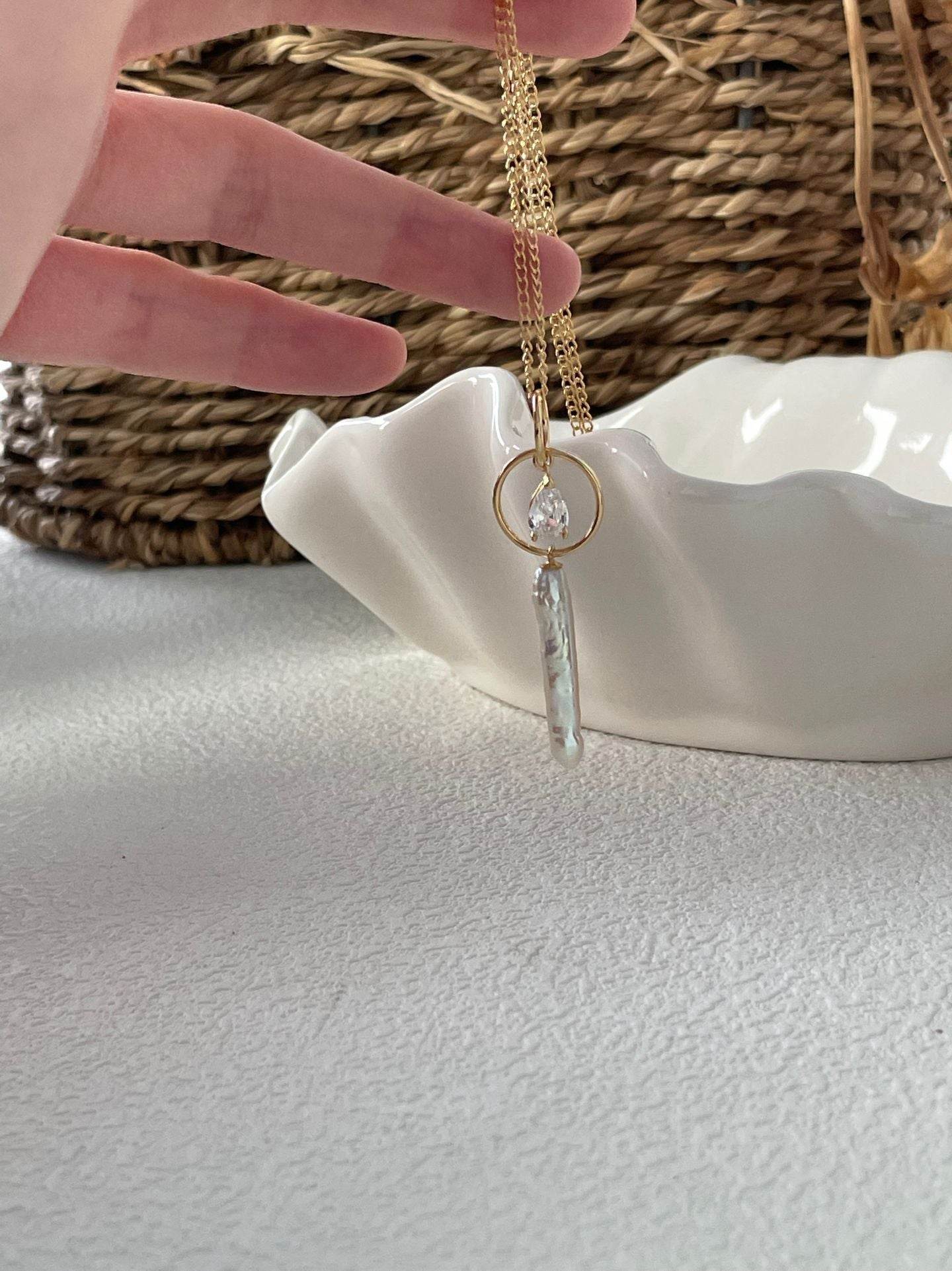 Celestial Glow Pearl Pendant Necklace - SOLIS