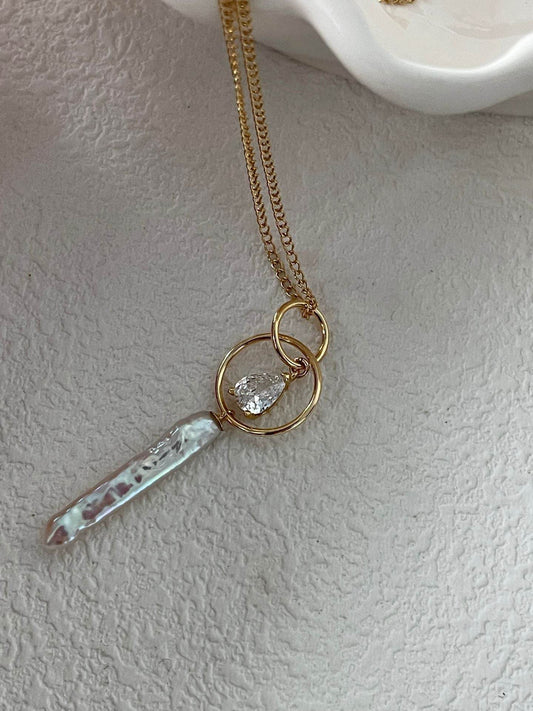 Celestial Glow Pearl Pendant Necklace - SOLIS