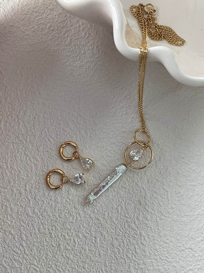 Celestial Glow Pearl Pendant Necklace - SOLIS