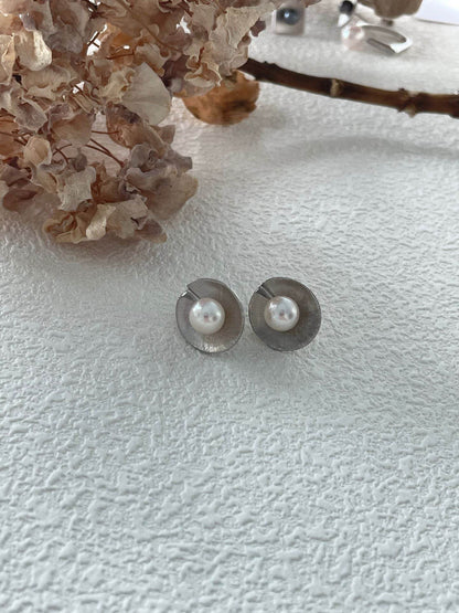 Shell Pearl Stud Earrings (Pair) - SOLIS