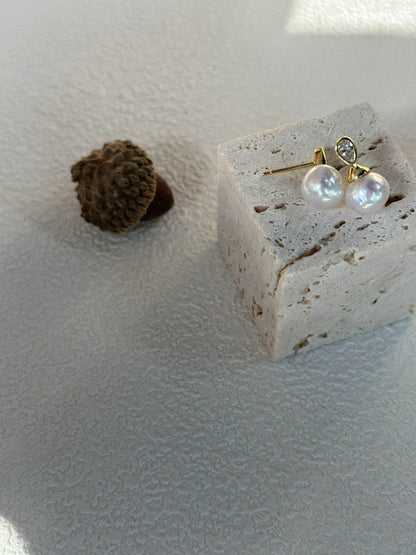 “Little Bottle” Pearl Stud Earrings - SOLIS