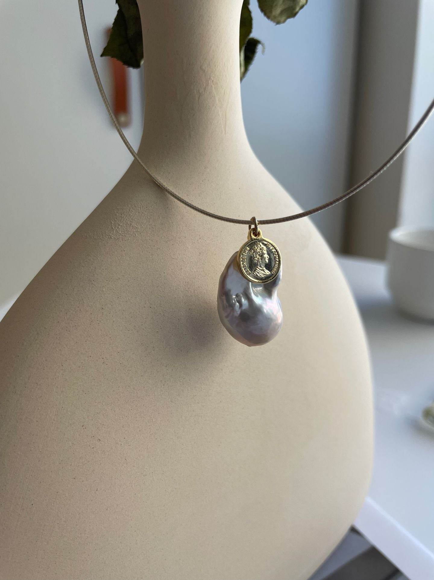 Sculpted Grace — The Baroque Coin Pendant Collar - SOLIS
