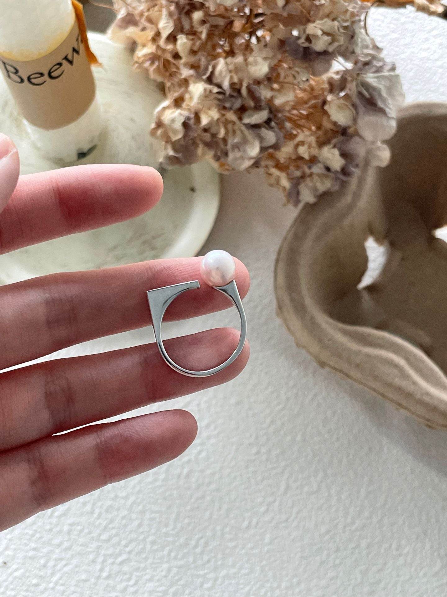 Geometric Pearl Ring - SOLIS