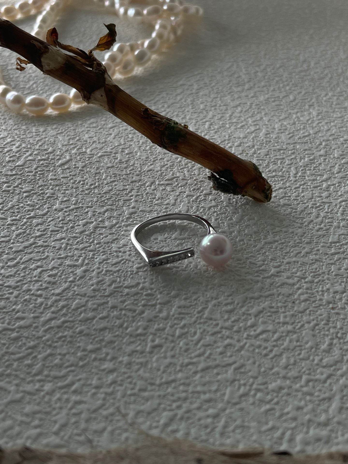 Geometric Pearl Ring - SOLIS