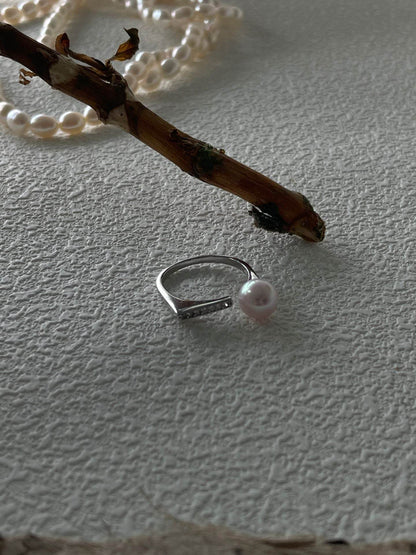 Geometric Pearl Ring - SOLIS